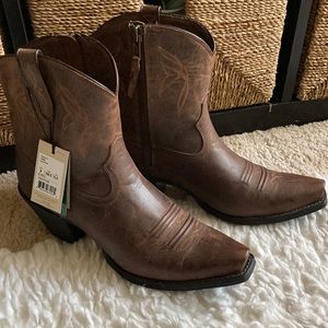 NEW Ariat “Lovely” ankle cowgirl boots, 8M, Leather upper, manmade sole